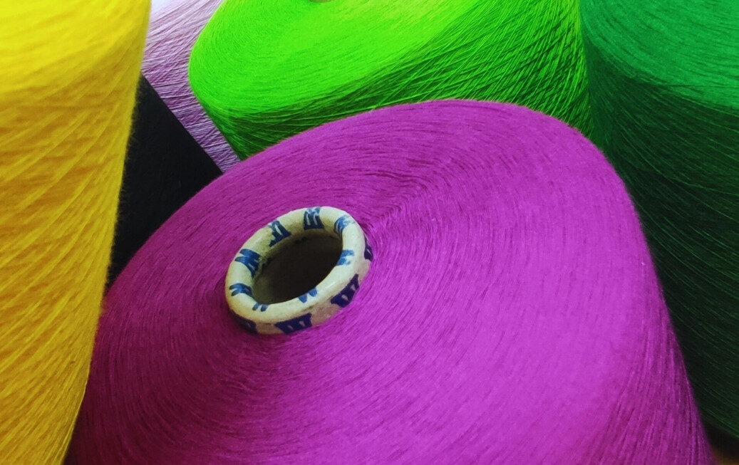 Bamboo iplik, bambu bitkisinden elde edilen doğal liflerden üretilir. Son yıllarda tekstil sektöründe hızla popülerlik kazanmıştır.